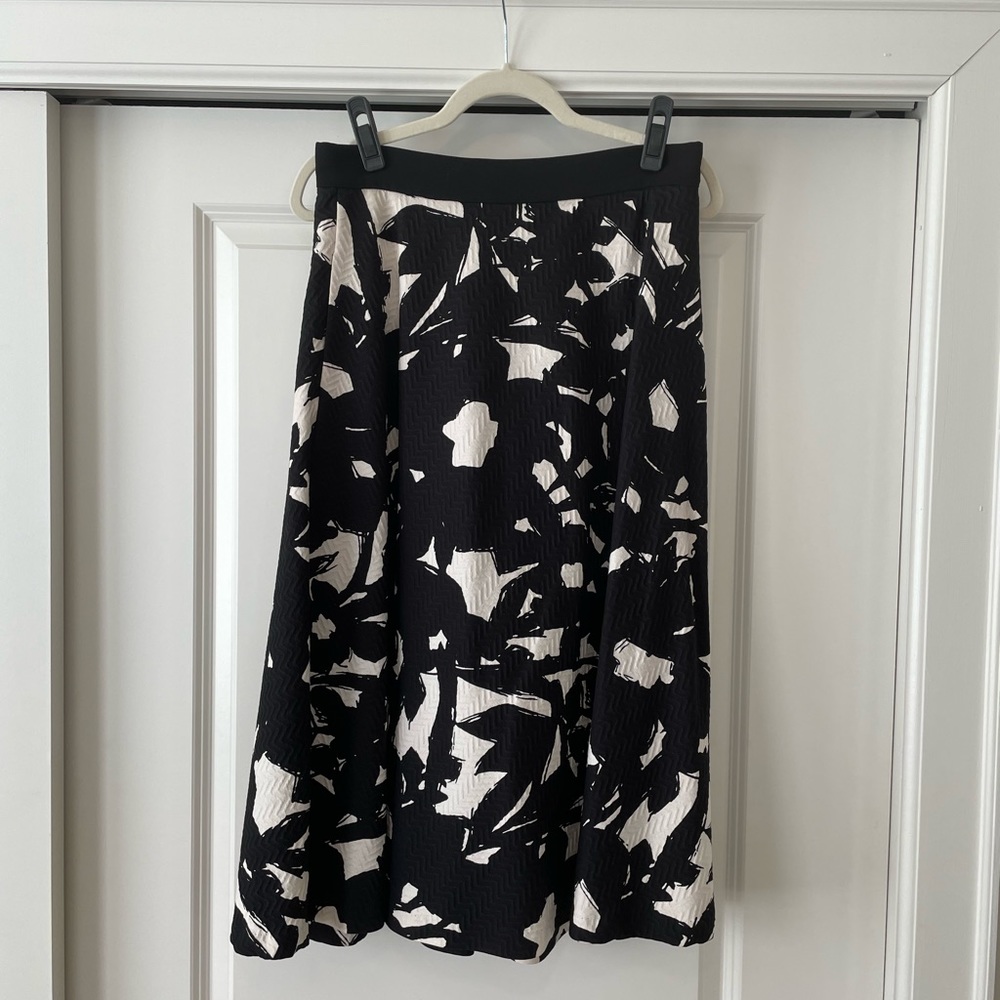 Gorgeous and fun Banana Republic skirt.